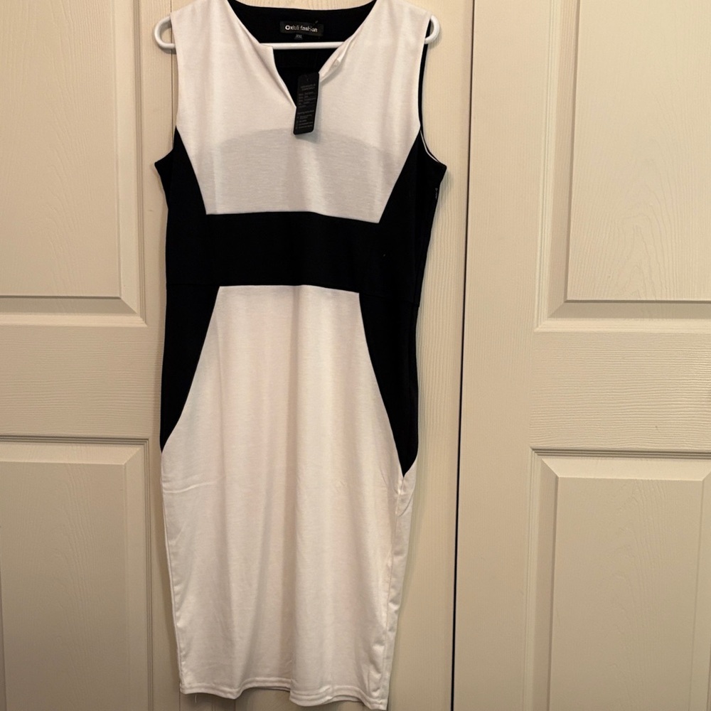NWT Stylish Black and White Midi Dress fits like a xl